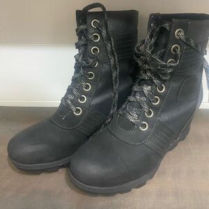 Sorel Black Boot, size 7.5